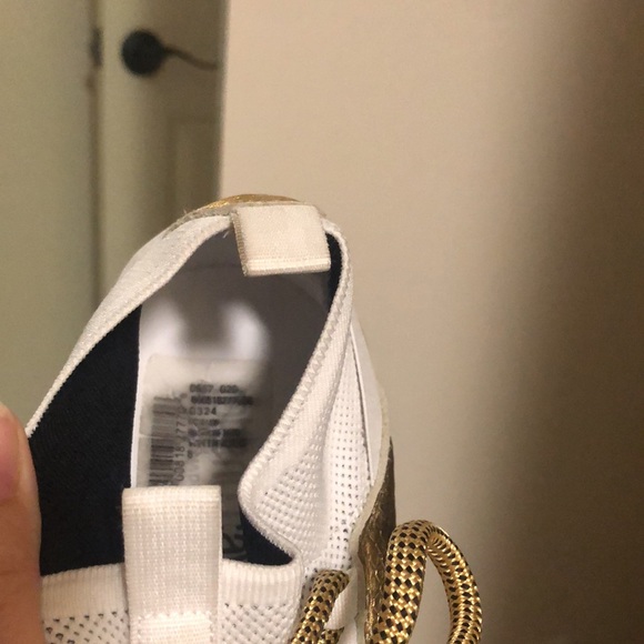 Shoe - Picture 7 of 8